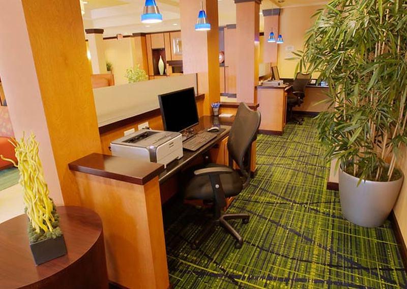 Fairfield Inn & Suites Милледжвилл Экстерьер фото