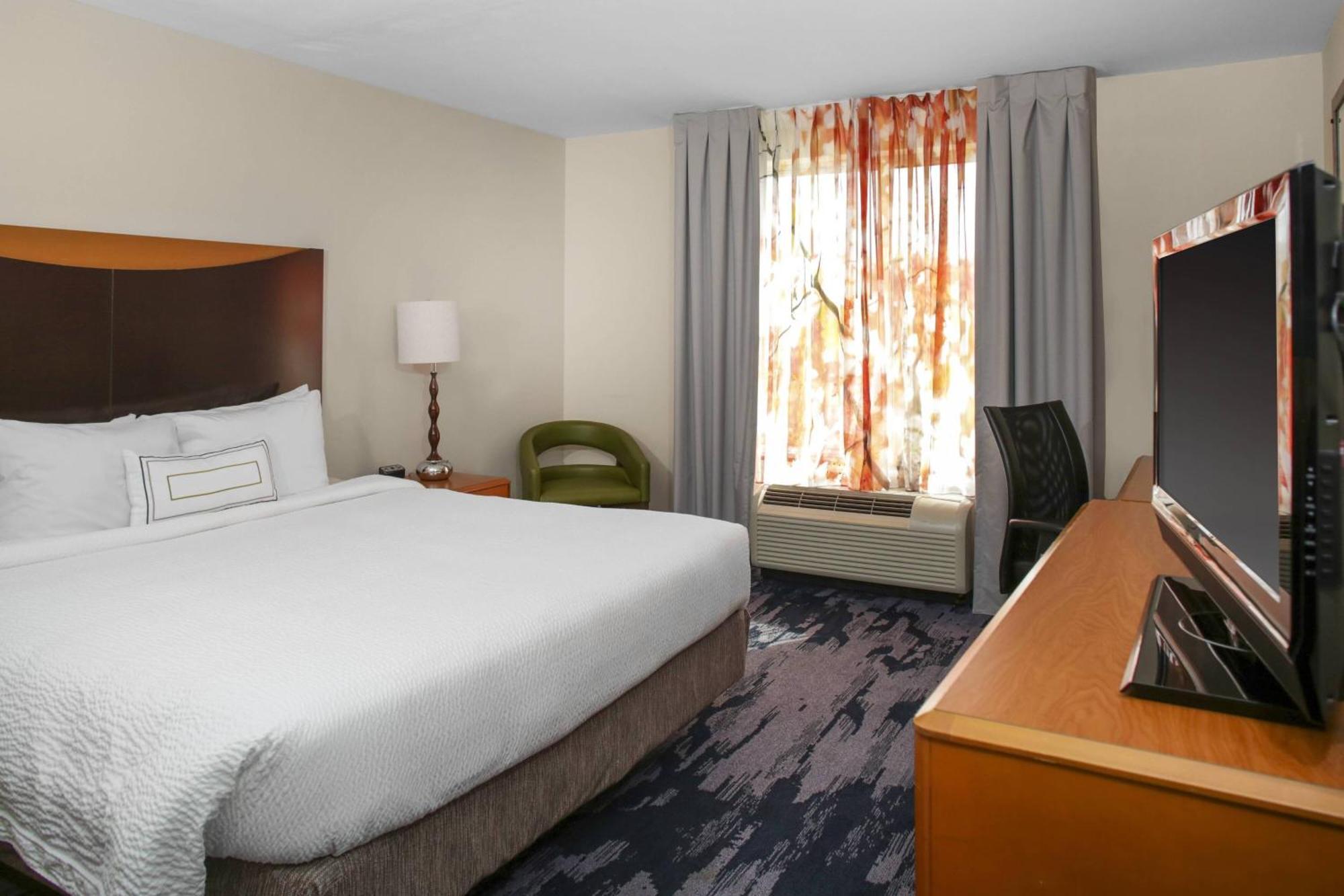Fairfield Inn & Suites Милледжвилл Экстерьер фото