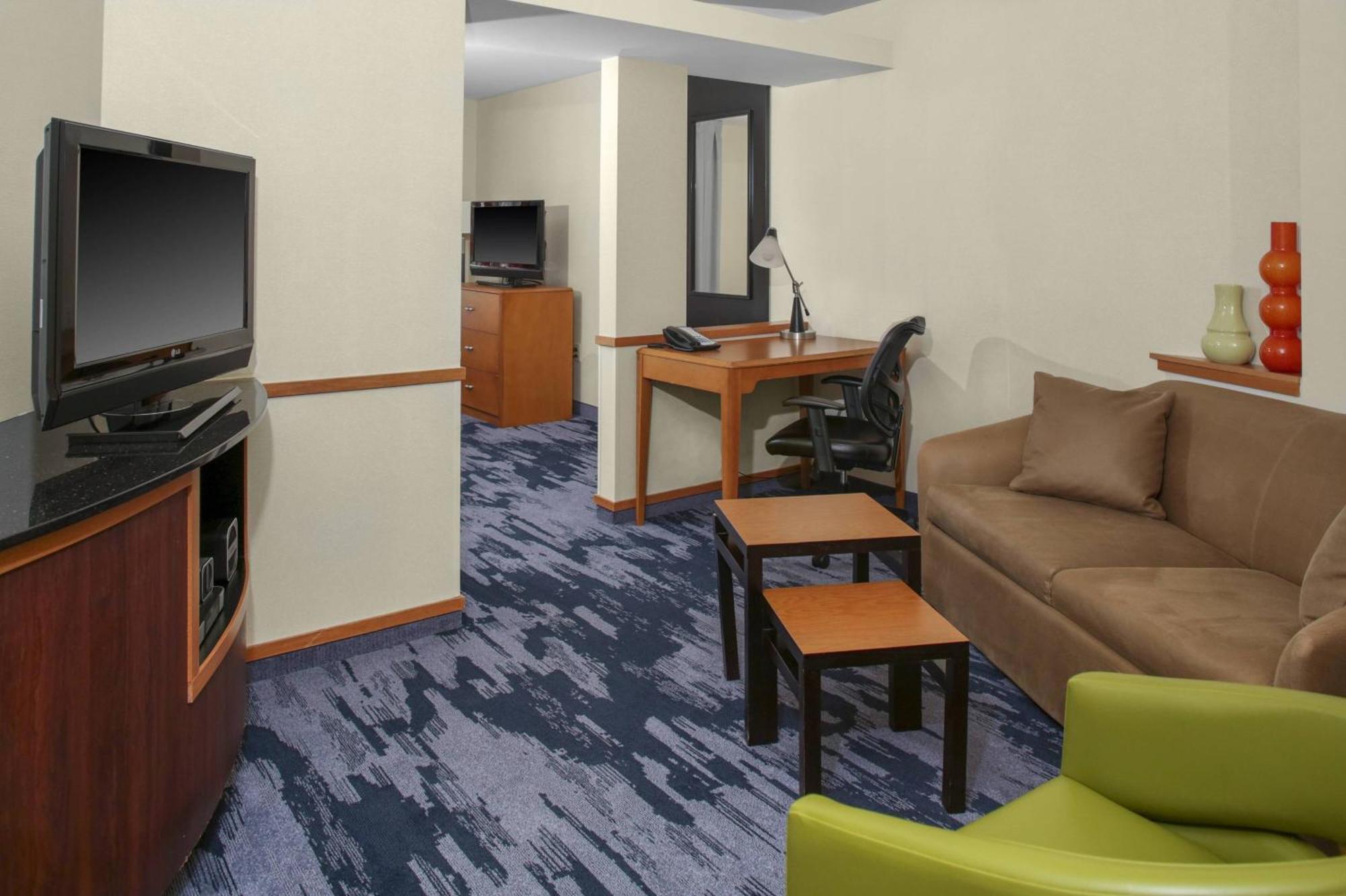 Fairfield Inn & Suites Милледжвилл Экстерьер фото