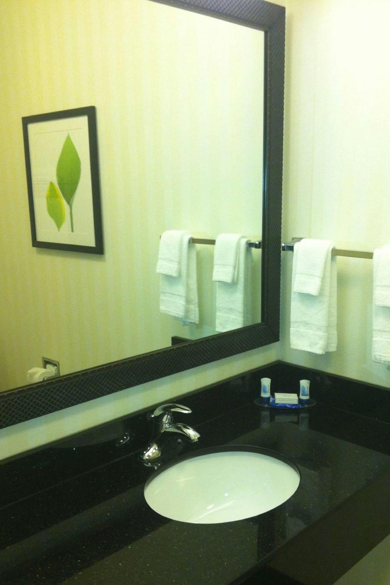 Fairfield Inn & Suites Милледжвилл Экстерьер фото