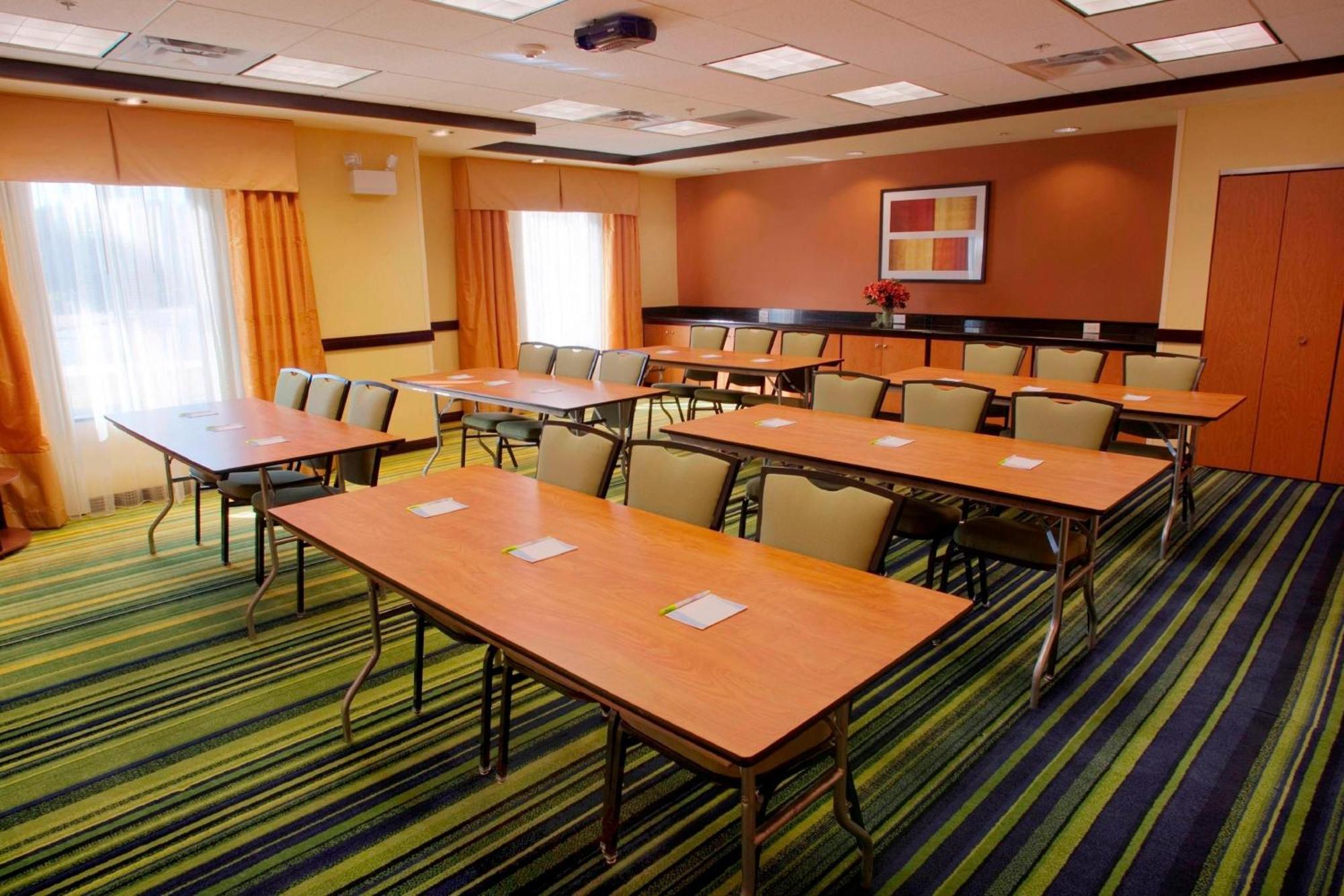 Fairfield Inn & Suites Милледжвилл Удобства фото