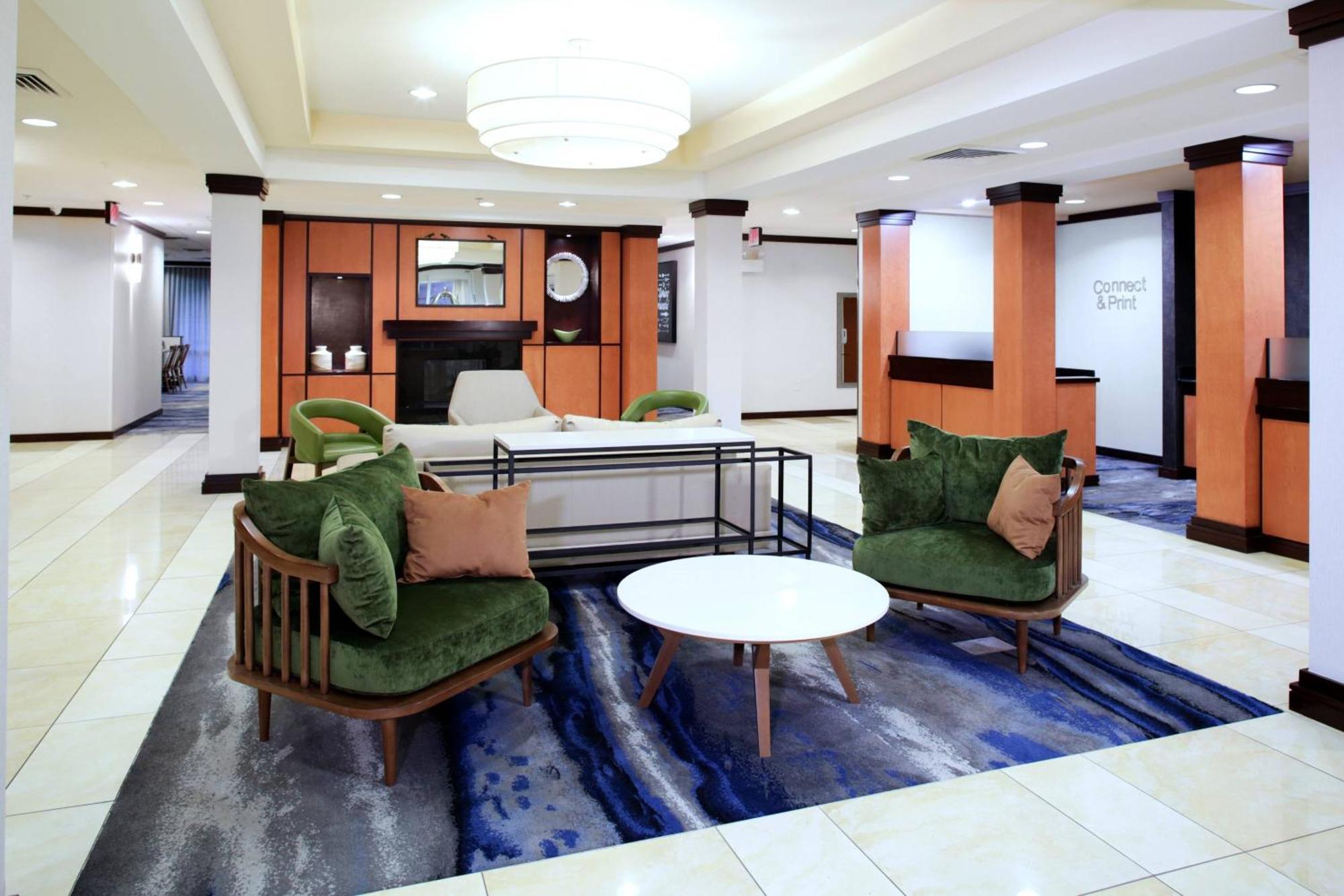 Fairfield Inn & Suites Милледжвилл Экстерьер фото