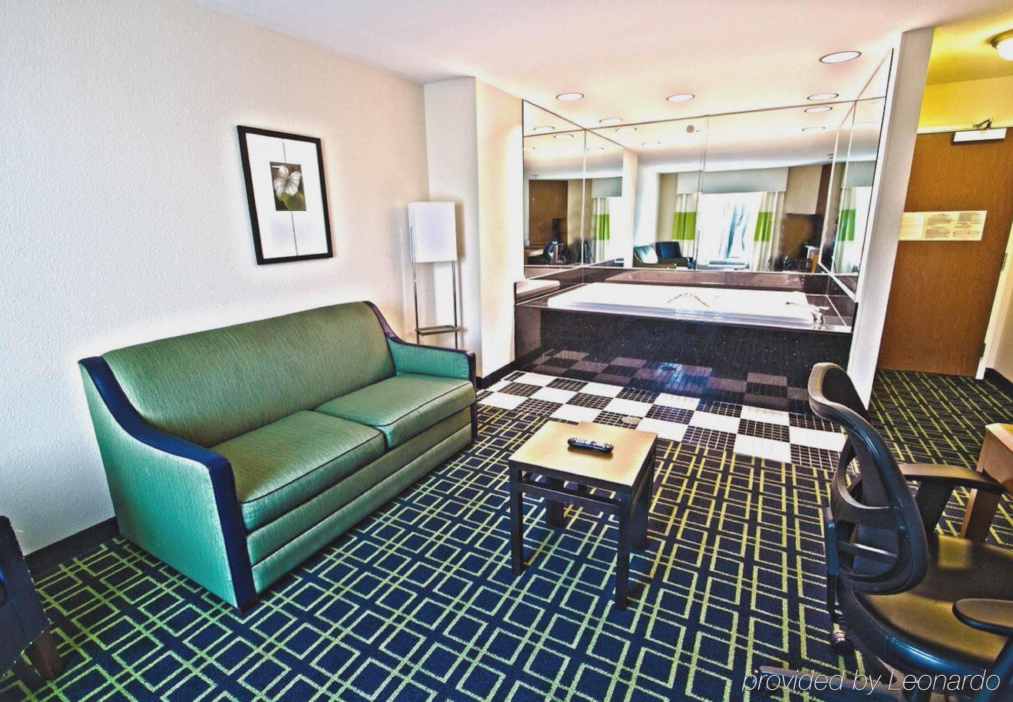 Fairfield Inn & Suites Милледжвилл Экстерьер фото