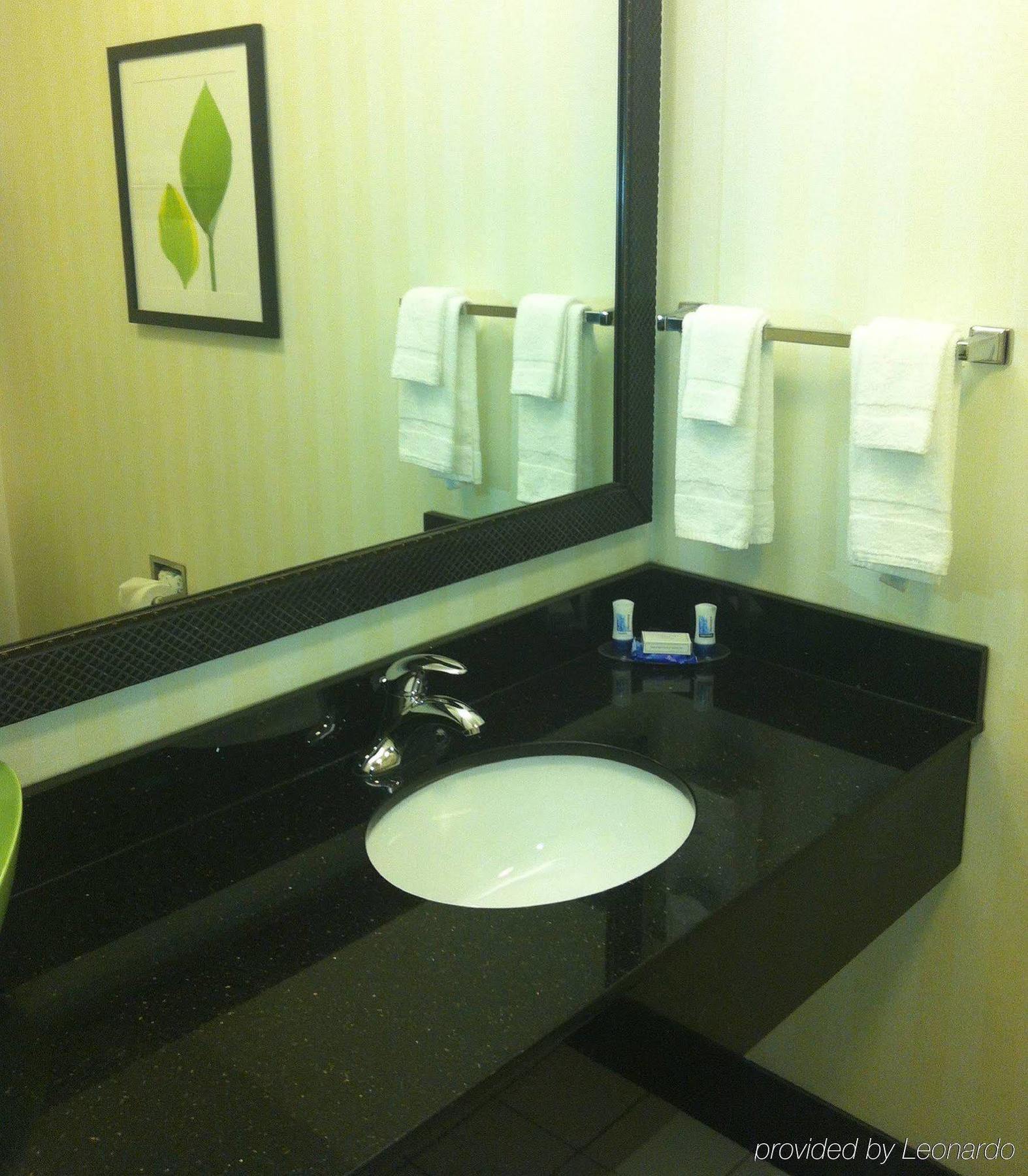 Fairfield Inn & Suites Милледжвилл Номер фото